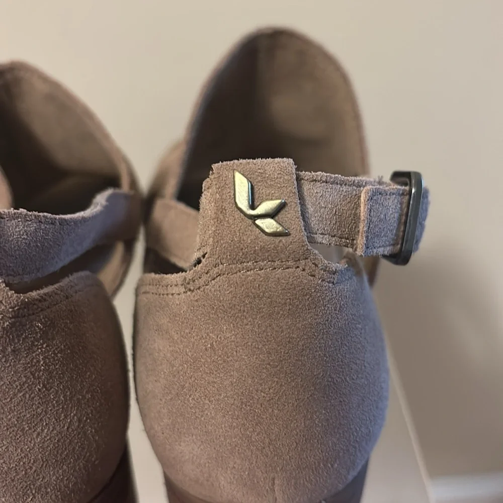 Koolaburra By UGG Tan Sandals with Modern Cut-Out Design